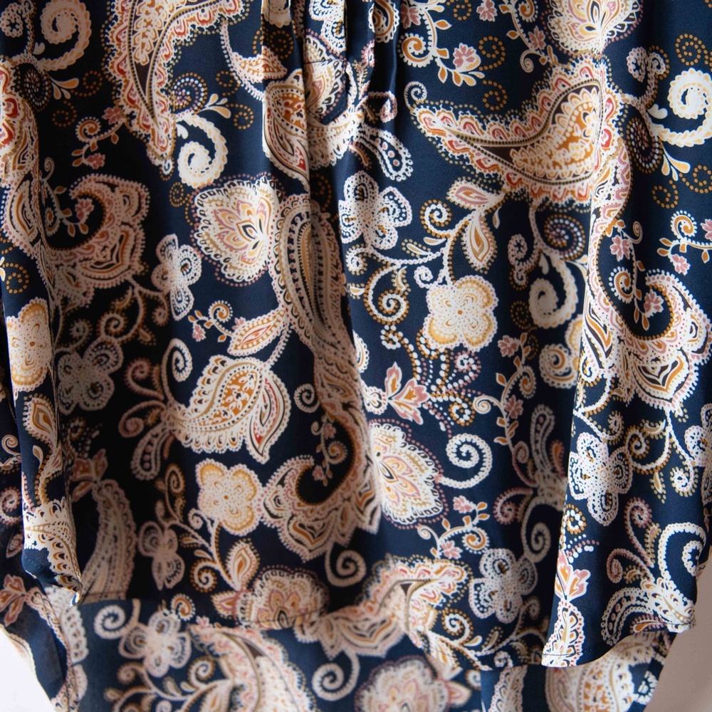 Vince Camuto Glasgow Paisley Flutter Sleeve Blouse - Picture 7 of 11